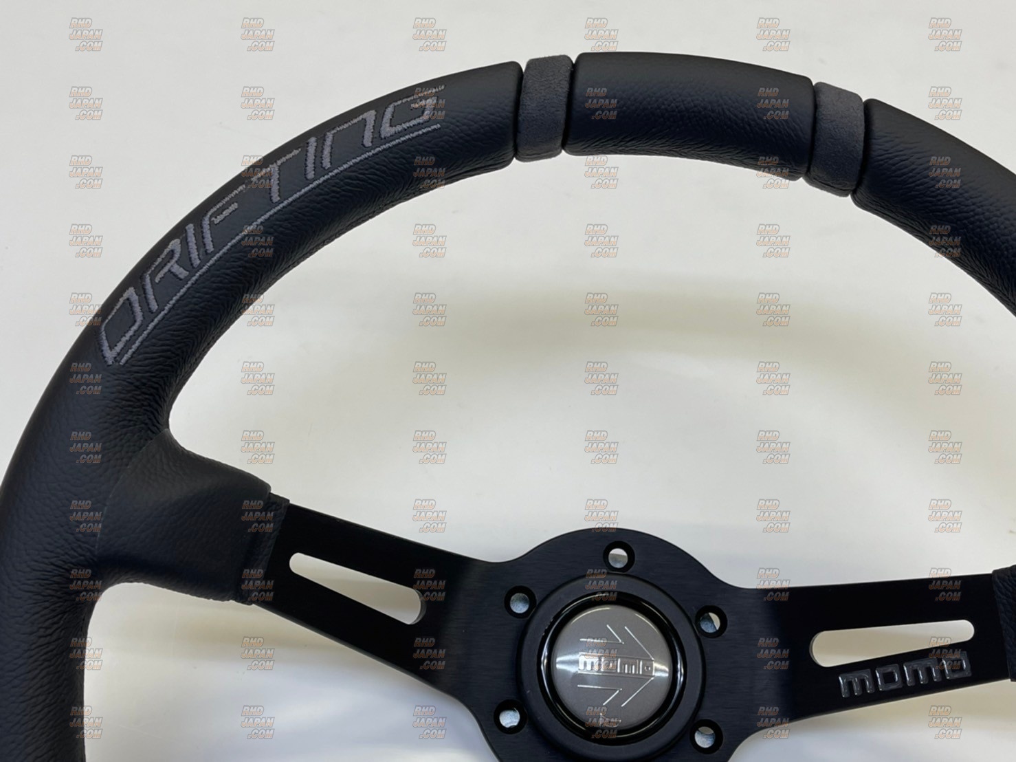 MOMO Drifting Steering Wheel 330mm - Black - RHDJapan