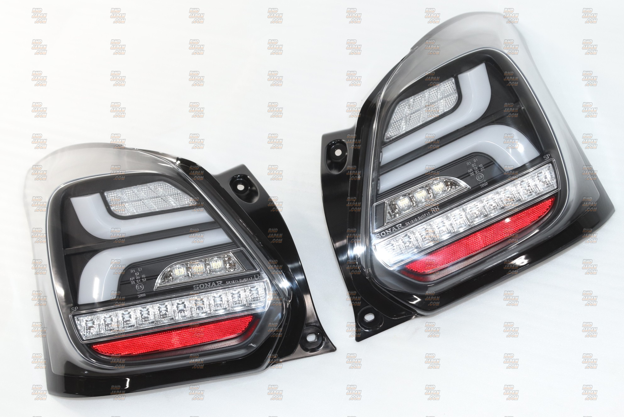 Valenti Jewel LED Tail Lamp Revo Set Clear Lens / Black - Swift