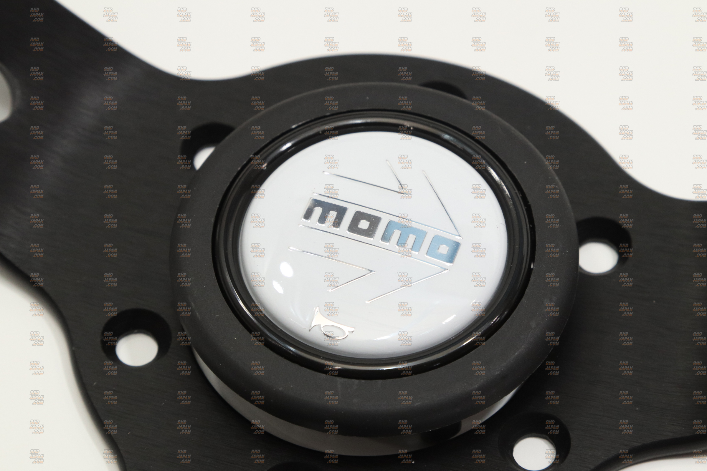 MOMO Drifting Steering Wheel 330mm - White - RHDJapan