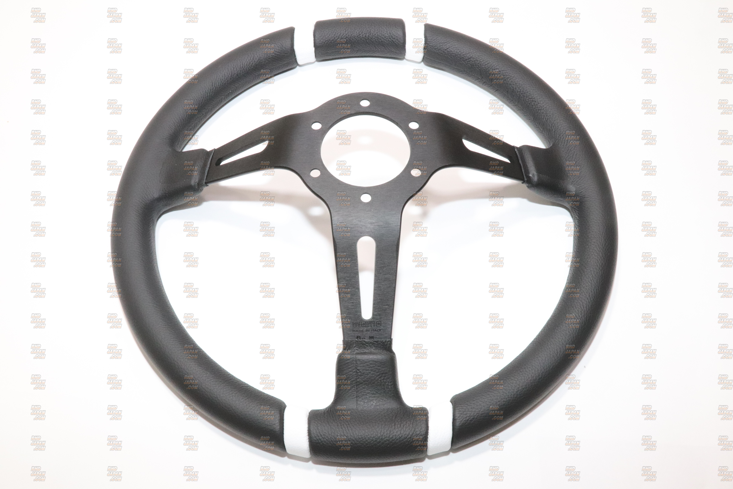 MOMO Drifting Steering Wheel 350mm - White - RHDJapan