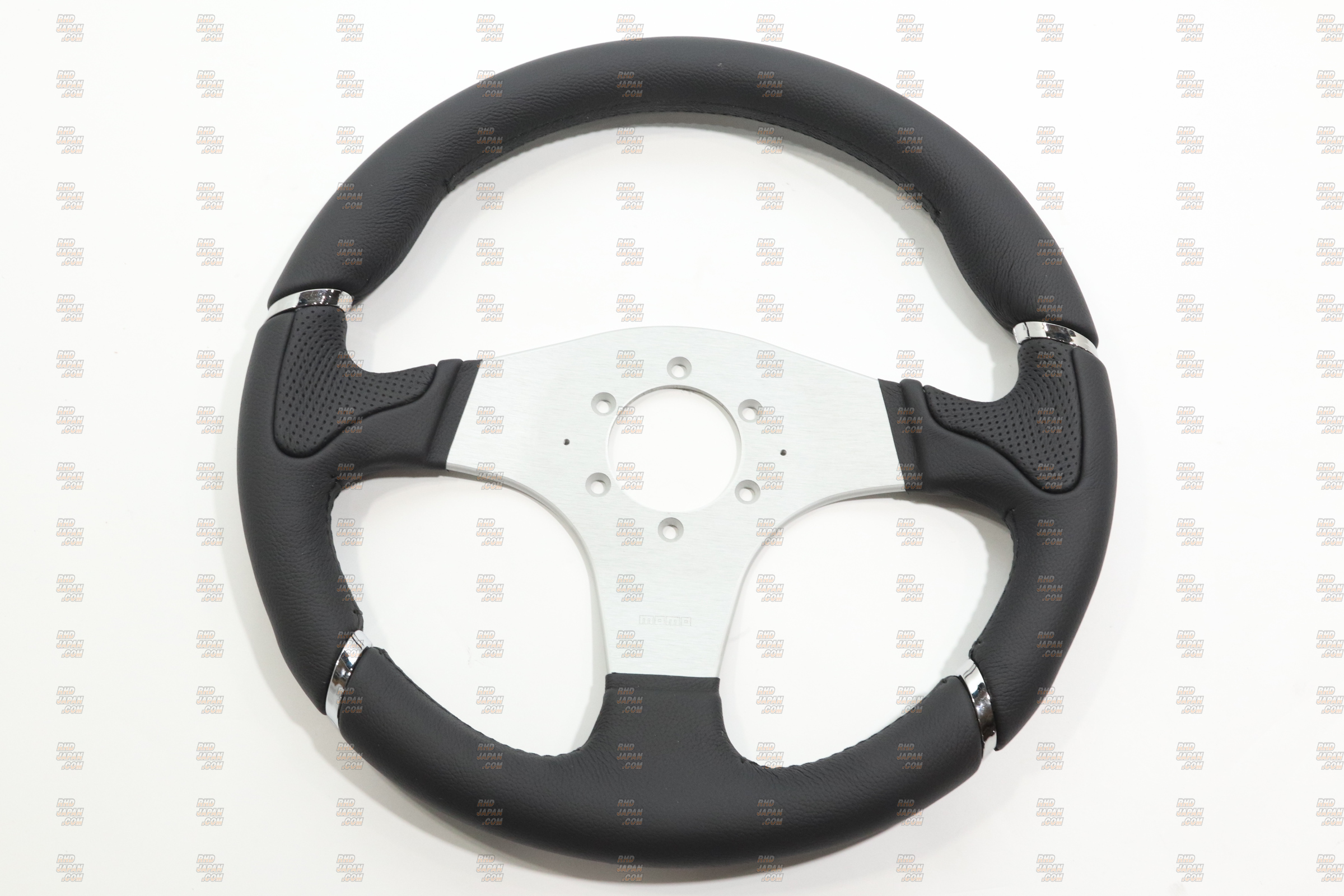MOMO Millenium Steering Wheel 350mm - Silver - RHDJapan